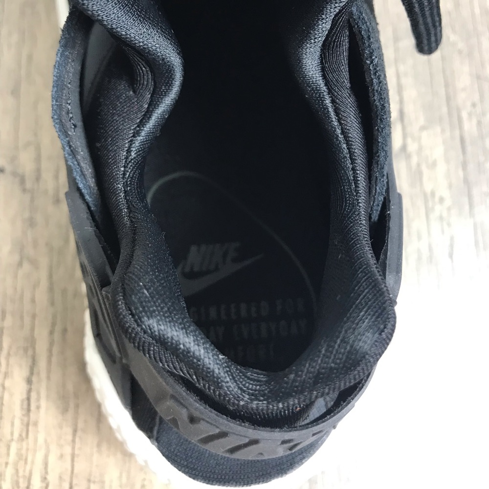 Nike Air Huarache Run Suede Black Deep White W - Picture 8 of 8
